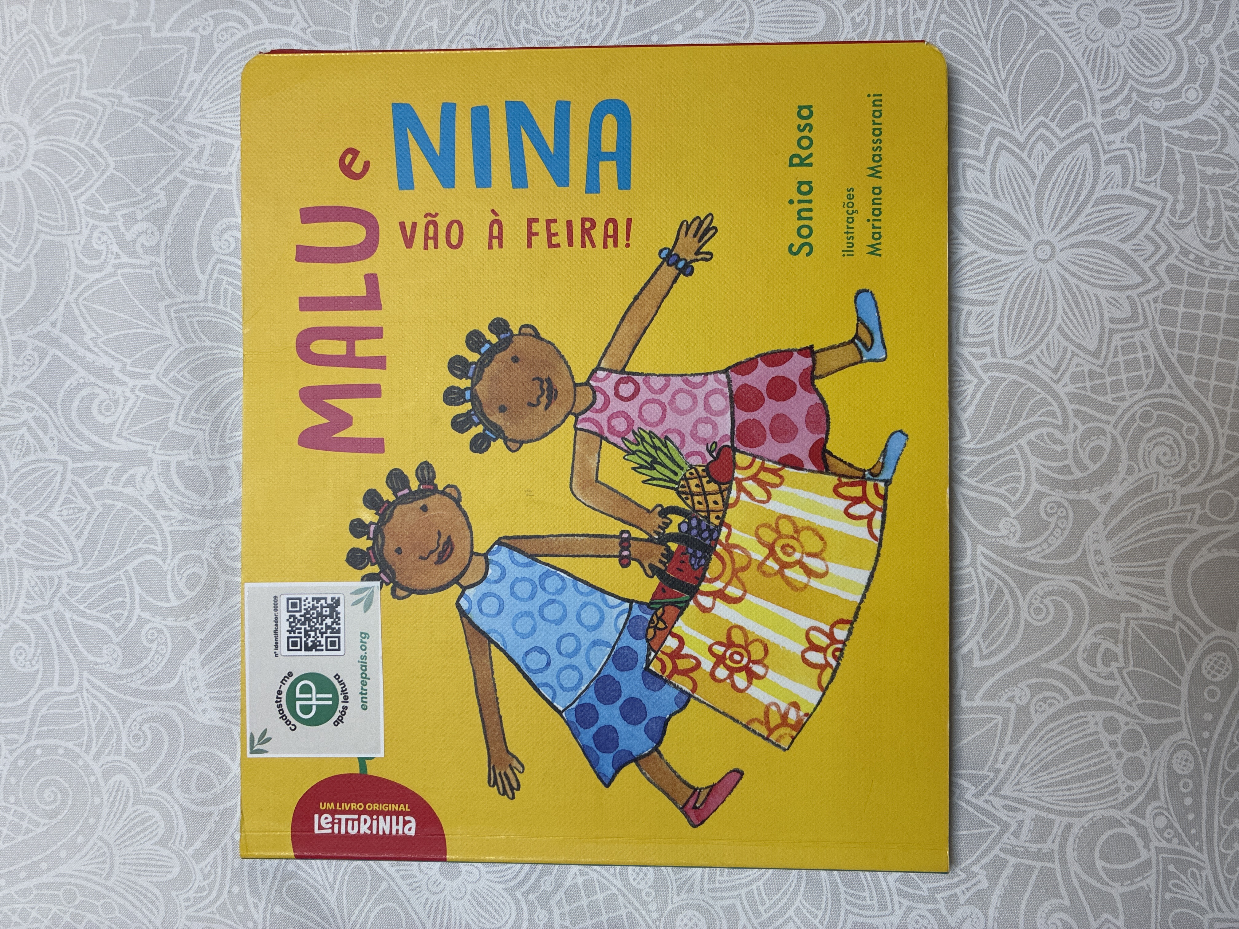 Manu e Nina vão à feira